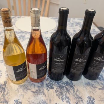 El Viñero - Wines at home with an addition of the Rose - Wine Tasting Room Near Me - Orcutt, California El Viñero - Wines at home with an addition of the Rose - Wine Tasting Room Near Me - Orcutt, California