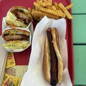 Lou's Luncheonette - Chicken sando, crinkle fries and plain dog - Barbeque Near Me - Sonoma, California Lou's Luncheonette - Chicken sando, crinkle fries and plain dog - Barbeque Near Me - Sonoma, California