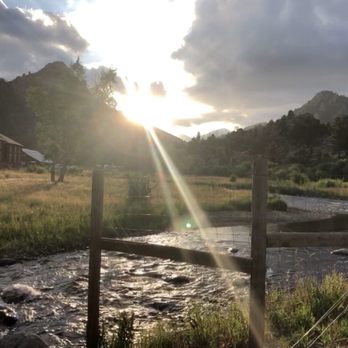 The Maxwell Inn - River behind condo - Hotels Near Me - Estes Park, Colorado