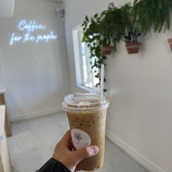 Everbloom Coffee - Butterscotch Oat Milk Latte with vibessss - Coffee & Tea Near Me - Indio, California Everbloom Coffee - Butterscotch Oat Milk Latte with vibessss - Coffee & Tea Near Me - Indio, California