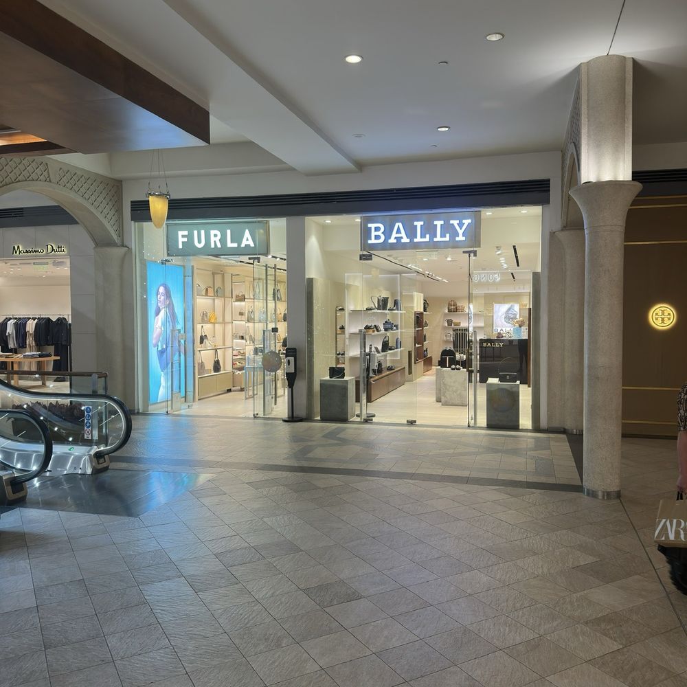 nike sm megamall floor