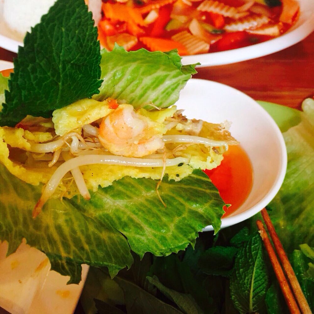 BanhXeo Saigon - How you can eat with the egg pancake? Wrap it with lettuce and mint leaves, dip some sauce to make it even better! - Vietnamese Near Me - Berlin, BE