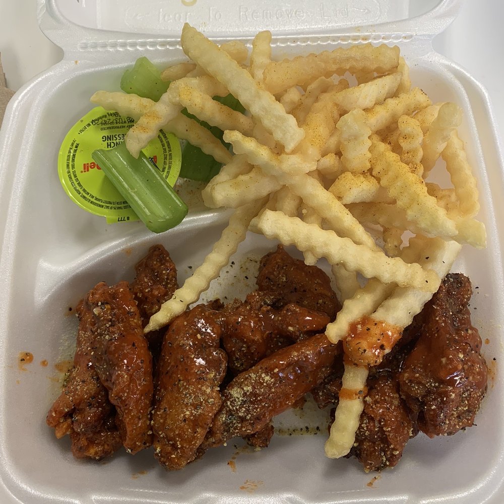10 piece wing Hot Lemon Pepper sprinkle crispy w/ ranch. 10 piece wing Hot Lemon Pepper sprinkle crispy w/ ranch.