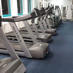 Accept Fitness Center - Laufbänder...