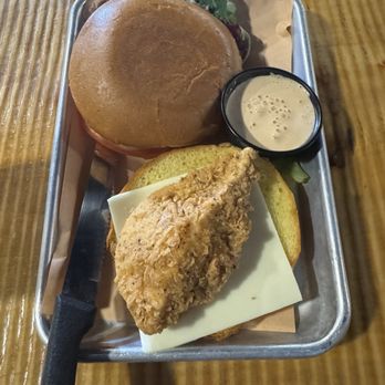 Strings Sports Brewery - fried chicken sandwich - Breweries Near Me - Jacksonville, Florida Strings Sports Brewery - fried chicken sandwich - Breweries Near Me - Jacksonville, Florida