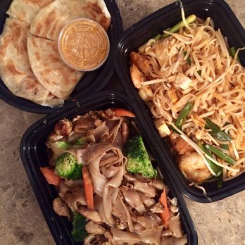 Tommy Thai - Shrimp Pad Thai, "Beef" Chicken Pad See Ew, and Roti. - Cambodian Near Me - Mountain View, California Tommy Thai - Shrimp Pad Thai, "Beef" Chicken Pad See Ew, and Roti. - Cambodian Near Me - Mountain View, California
