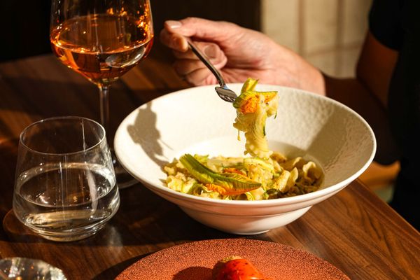 Folia Bar & Kitchen by null