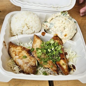 Pioneer Saloon Kaka'ako - Teri mahi mahi - Japanese Near Me - Honolulu, Hawaii Pioneer Saloon Kaka'ako - Teri mahi mahi - Japanese Near Me - Honolulu, Hawaii
