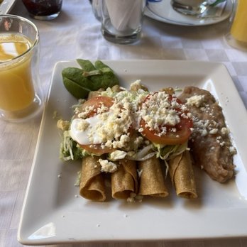 Restaurant Pueta Grande - Flautas - Restaurants Near Me - Guanajuato, GUA Restaurant Pueta Grande - Flautas - Restaurants Near Me - Guanajuato, GUA
