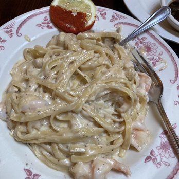 Pesto's Italian Restaurant - Seafood Alfredo with Mushrooms - Italian Near Me - Valparaiso, Indiana Pesto's Italian Restaurant - Seafood Alfredo with Mushrooms - Italian Near Me - Valparaiso, Indiana