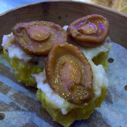 彩福國宴 - Shumai topped with abalone