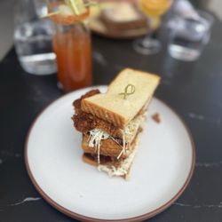 DWTNR Bar & Restaurant - Chicken sandwich