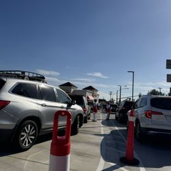 In-N-Out Burger - 2 lines to order