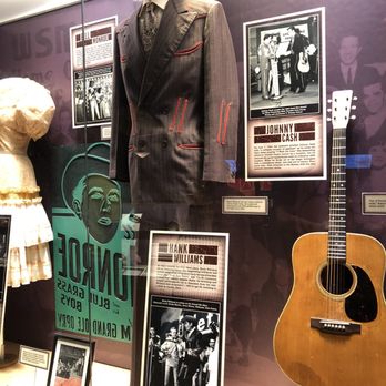 Ryman Auditorium - Hank Williams' suit and guitar - Music Venues Near Me - Nashville, Tennessee Ryman Auditorium - Hank Williams' suit and guitar - Music Venues Near Me - Nashville, Tennessee