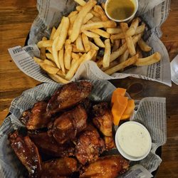 O'Donovan's Irish Pub - BBQ wings and chips