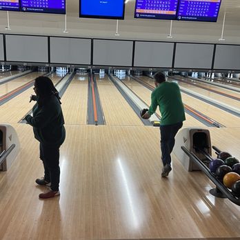 Spins Bowl - Bowling Near Me - Independence, Ohio Spins Bowl - Bowling Near Me - Independence, Ohio