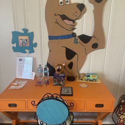 Ziegler Hotel and Suites - How adorable is this desk?!?