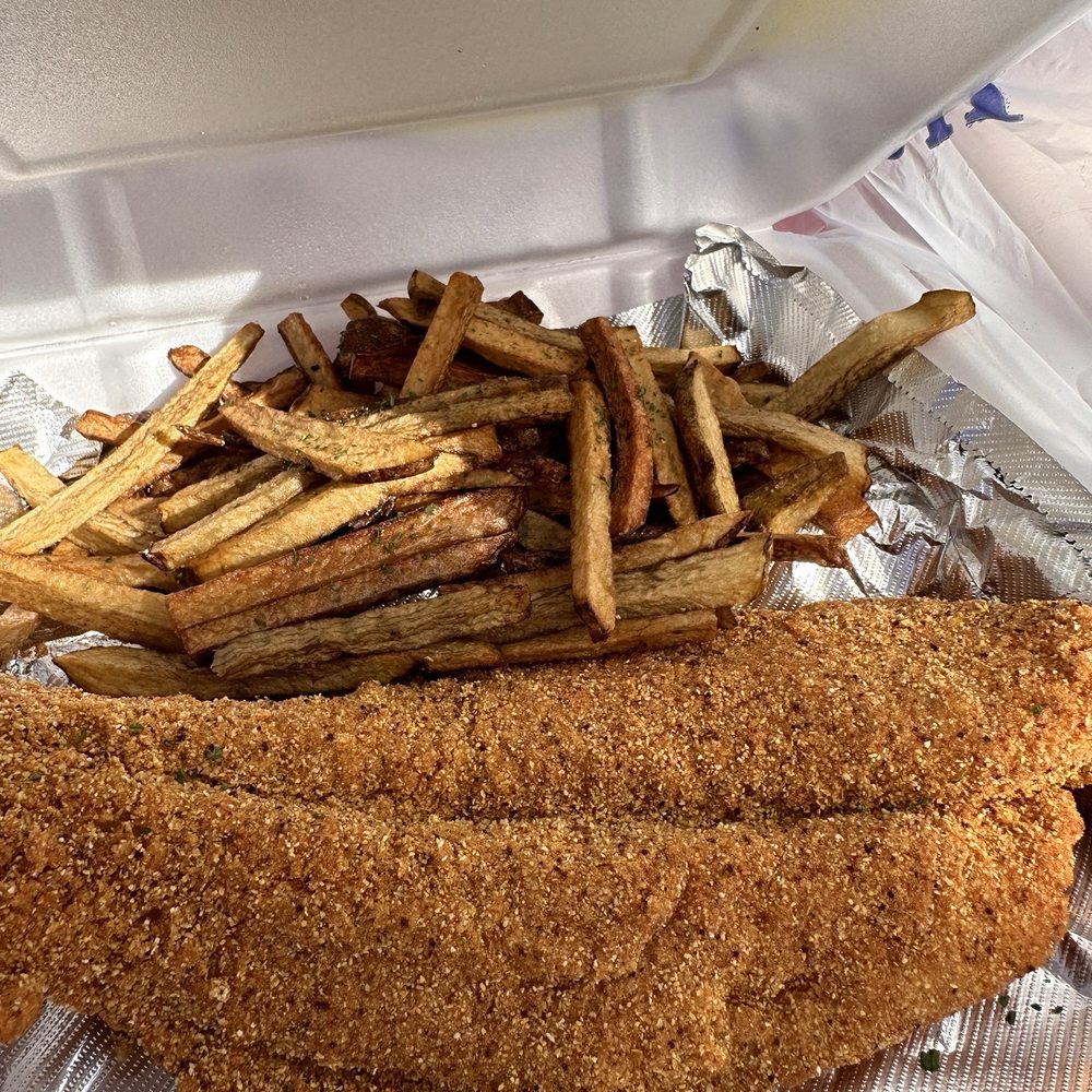 Sipps On Wheels - Fried and fish filet - Food Trucks Near Me - Austin, Texas Sipps On Wheels - Fried and fish filet - Food Trucks Near Me - Austin, Texas