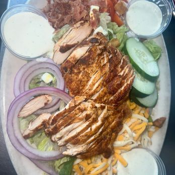 Dead End BBQ - House Salad with chicken - Barbeque Near Me - Knoxville, Tennessee