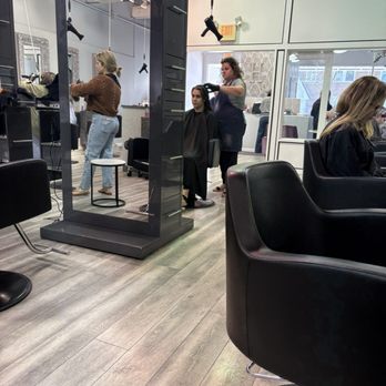 Hair Junkie - Salon chairs - Makeup Artists Near Me - Williston Park, New York