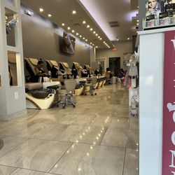 C'est La Vie Nails - Pedicure spa area
