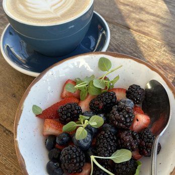 Blueys Kitchen - Fresh fruit - Cafes Near Me - Santa Monica, California