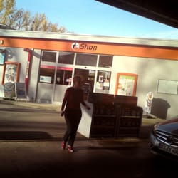 Turmöl Tankstelle - Tankstellen Shop mit gut gekühlten Getränken ohne Pfand.