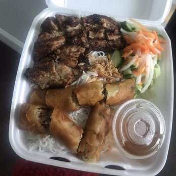 Simply Pho - #33: lemongrass chicken w/ deep fried spring roll - Vietnamese Near Me - Tsawwassen, British Columbia