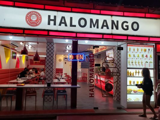 Halomango beach by null