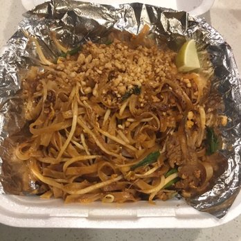 Omaha Mercy Thai Restaurant - Winner Winner Beef Pad Thai for dinner - Thai Near Me - Omaha, Nebraska