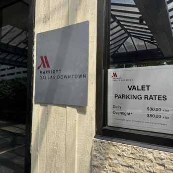 Dallas Marriott Downtown - Parking rates - Hotels Near Me - Dallas, Texas