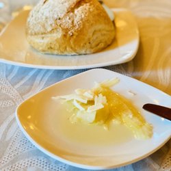 Rittrato d’Italia - bread with olive oil and parmesan cheese