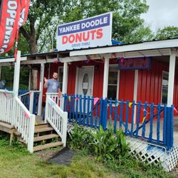 Yankee Doodle Donut - Zagurski Roadtrip stopping into Yankee Doodle Donut in Magnolia, TX.