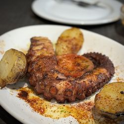 Caves Canals i Munne - Grilled Octopus 22,50