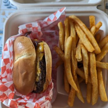 Athena's - Enumclaw - Hercules Burger (- lettuce and tomato) - Food Trucks Near Me - Enumclaw, Washington