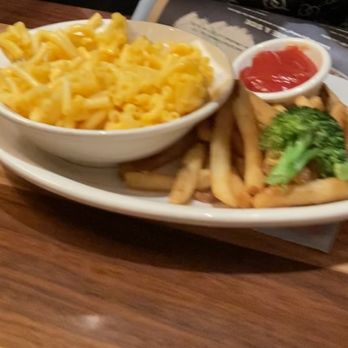 BJ's Restaurant & Brewhouse - Kids mac n cheese (dry) and lukewarm fries... plus dry and undercooked broccoli - New American Near Me - Downey, California BJ's Restaurant & Brewhouse - Kids mac n cheese (dry) and lukewarm fries... plus dry and undercooked broccoli - New American Near Me - Downey, California