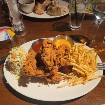 J. Alexander's Restaurant - Fried chicken Platter - Steakhouses Near Me - Annapolis, Maryland