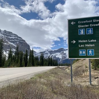 Icefields Parkway - Crowfoot Glacier is a great roadside stop for snowcapped mountains! - Hiking Near Me - Jasper, Alberta