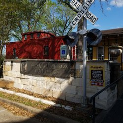 Benjamin Knox Gallery - Cool caboose :)