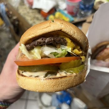 In-N-Out Burger - Cheeseburger - Burgers Near Me - West Covina, California In-N-Out Burger - Cheeseburger - Burgers Near Me - West Covina, California