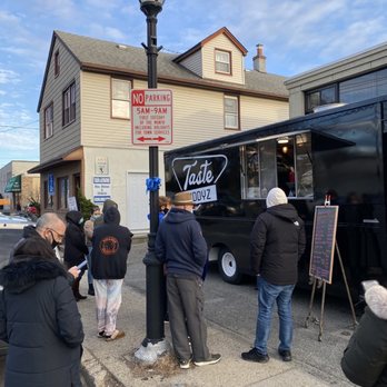 Taste Buddyz - Crowd in front of taste buddyz - Food Trucks Near Me - Carle Place, New York Taste Buddyz - Crowd in front of taste buddyz - Food Trucks Near Me - Carle Place, New York
