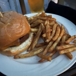 Ruttger's Lakeside Dining - Overpriced burger $23.50
