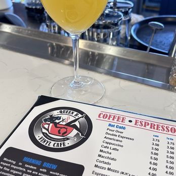 Queen B Vinyl Cafe - Wine Bars Near Me - Cottonwood, Arizona