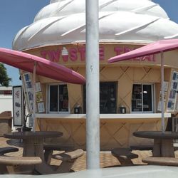 Twistee Treat - Ice cream stand