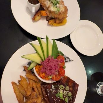 The Grande Kitchen + Bar - Bars Near Me - Canmore, Alberta