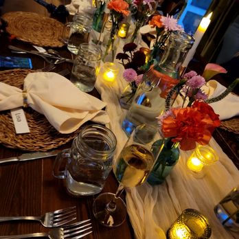 Wolf Cove Inn - Wedding table setting with florals - Hotels Near Me - Poland, Maine