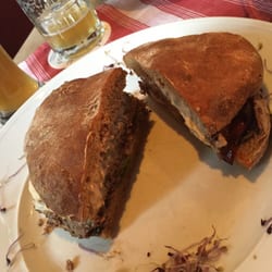 sHöfbräuhaus - Der Bräuburger mit hausgemachter Remoulade