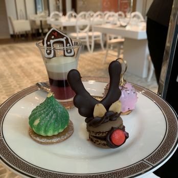 Pavilion at The Langham, Chicago - Holiday tea sweets - Tea Rooms Near Me - Chicago, Illinois Pavilion at The Langham, Chicago - Holiday tea sweets - Tea Rooms Near Me - Chicago, Illinois