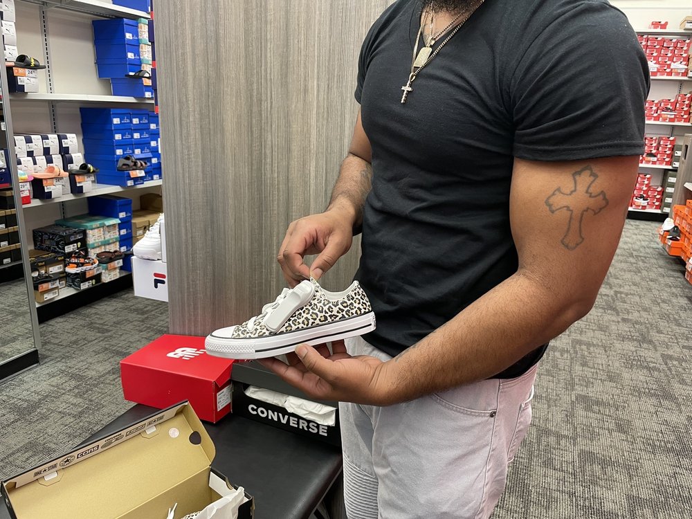 RACK ROOM SHOES Updated June 2024 10 Photos & 10 Reviews 13221