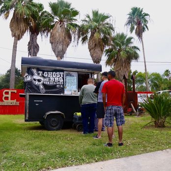 T-Ghost BBQ - Line in the making on a Sunday Morning - Barbeque Near Me - Weslaco, Texas